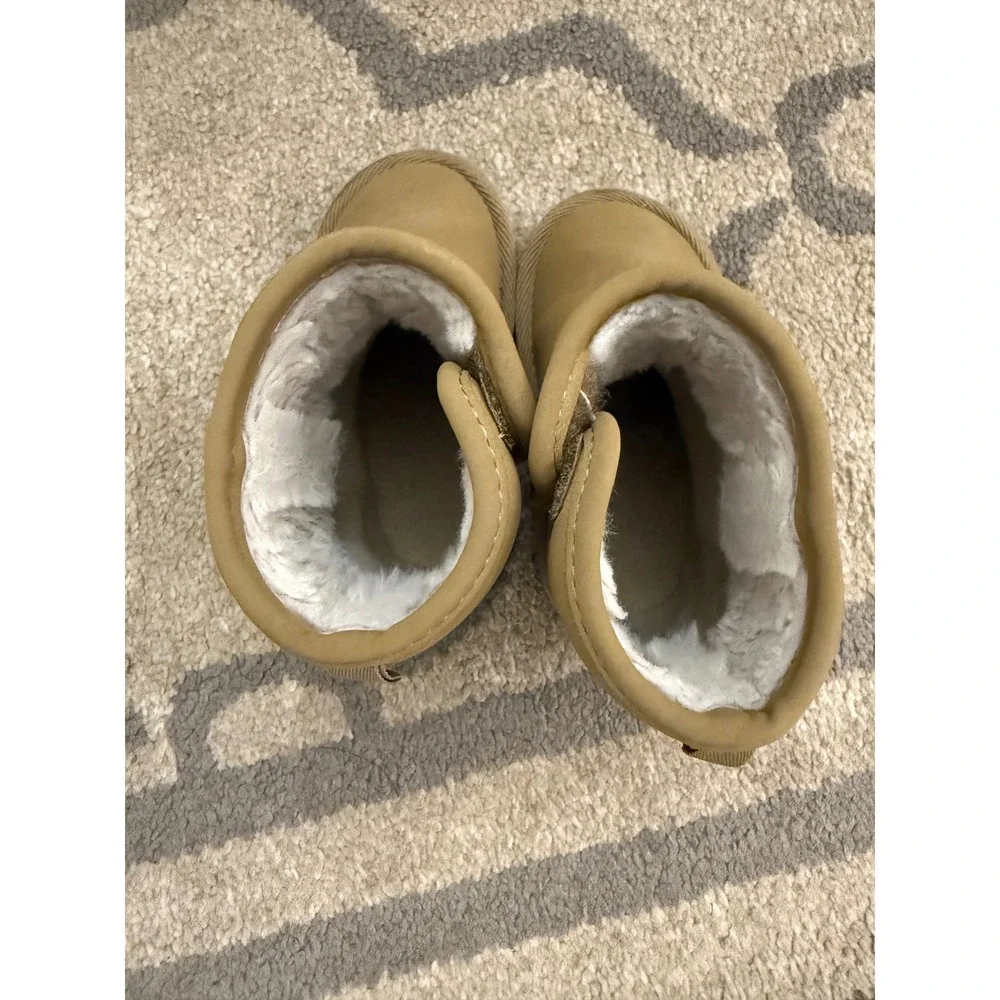 Carters Toddler Tan Faux Fur Lined Winter Boots Size 6M